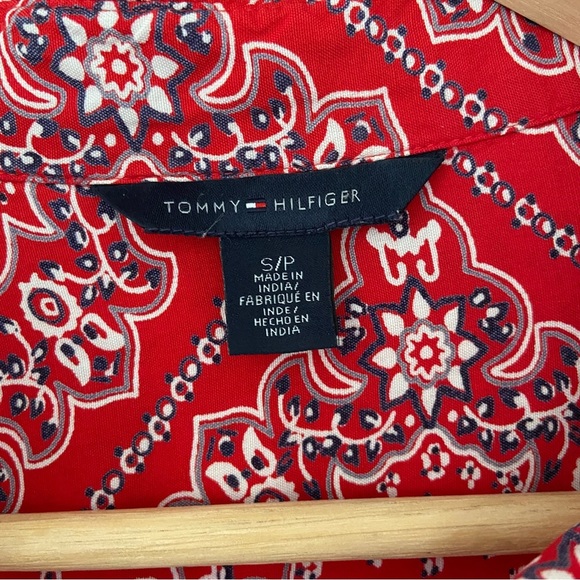 TOMMY HILFIGER RED/WHITE/NAVY PAISLEY PRINT 100% RAYON BUTTON DOWN TOP, SMALL - Picture 7 of 10